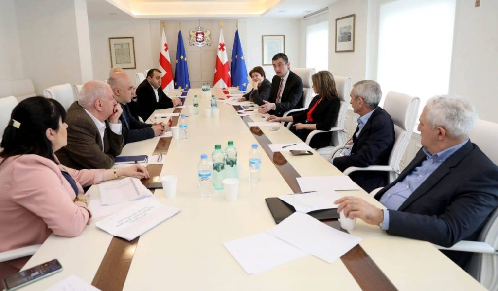 Премьер-министру Грузии готовят список медучреждений, которые при необходимости будут работать в координации с Минздравом