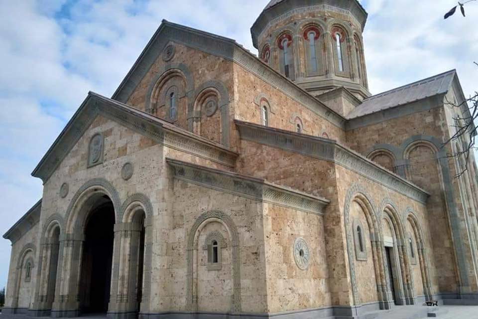 Католикос - Патриарх всея Грузии присутствует на воскресной службе в Бодбийском монастыре
