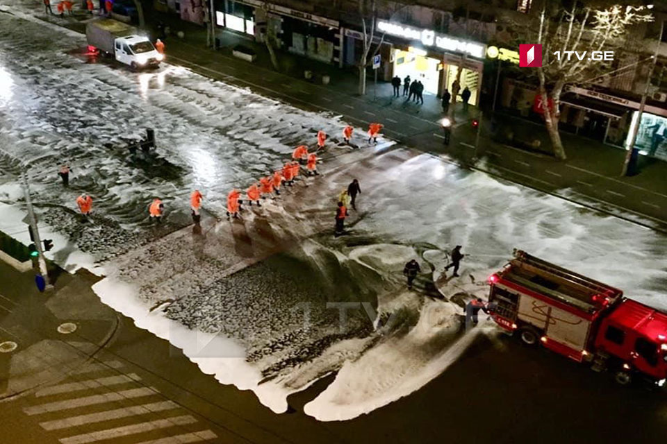 В целях превенции коронавируса в Тбилиси помыли улицы