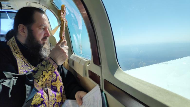 Մոլդովայում եպիսկոպոսն ինքնաթիռից օրհնել է երկիրը