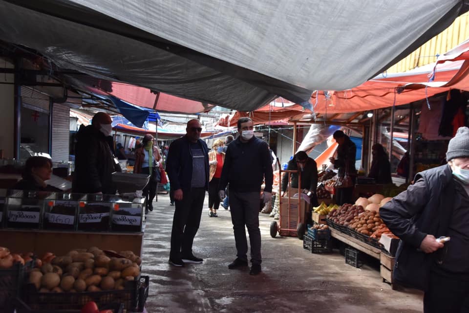 В Озургети на западе Грузии временно закрыли рынок, а уличная торговля запрещена на всей территории муниципалитета