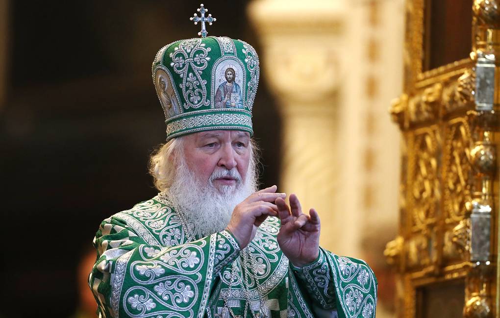 Российский Патриарх призвал верующих оставаться дома и смотреть богослужения по телевизору