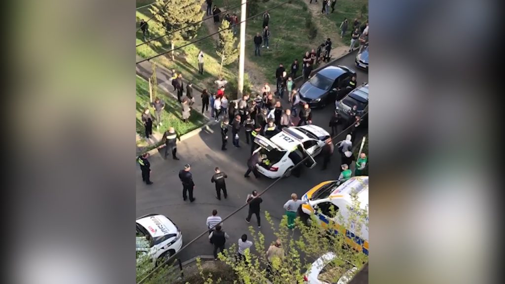 В Тбилиси задержаны шестеро лиц за нарушение режима чрезвычайного положения и сопротивление полиции (видео)