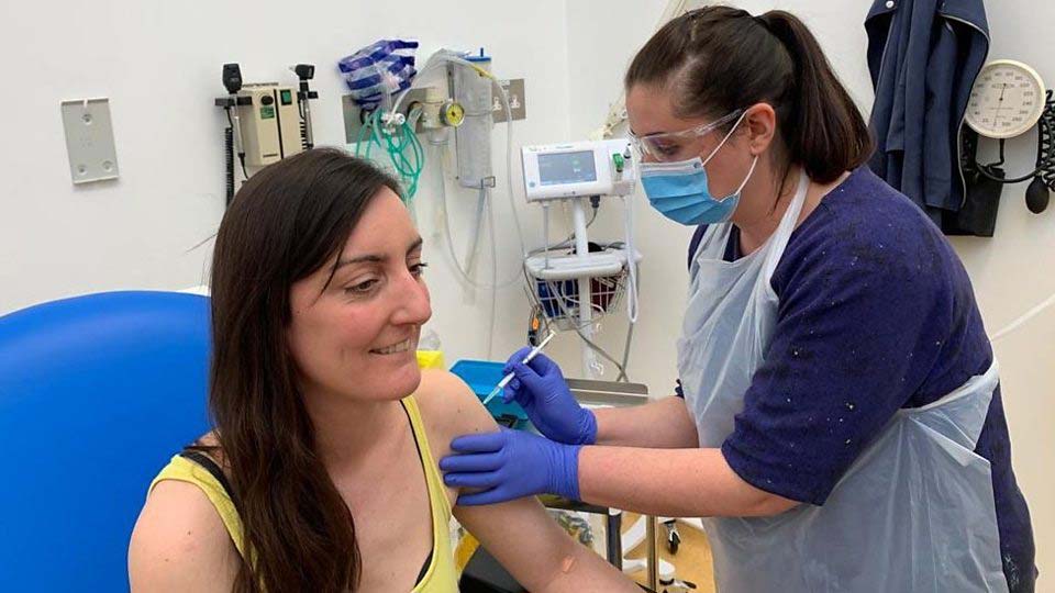 Oksfordda koronavirusa qarşı vaksinanın insanlarda sınağı başladı