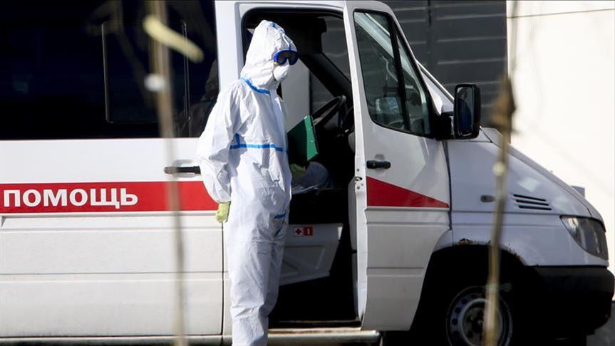 В России после начала пандемии коронавируса из окна выпал уже третий врач