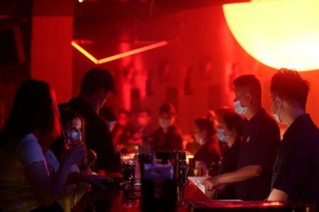 China opens nightclubs 
