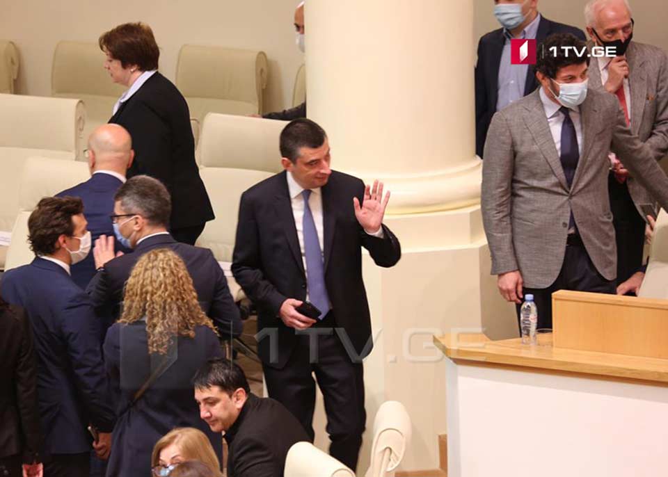 Георгий Гахария находится в парламенте вместе с членами Координационного совета