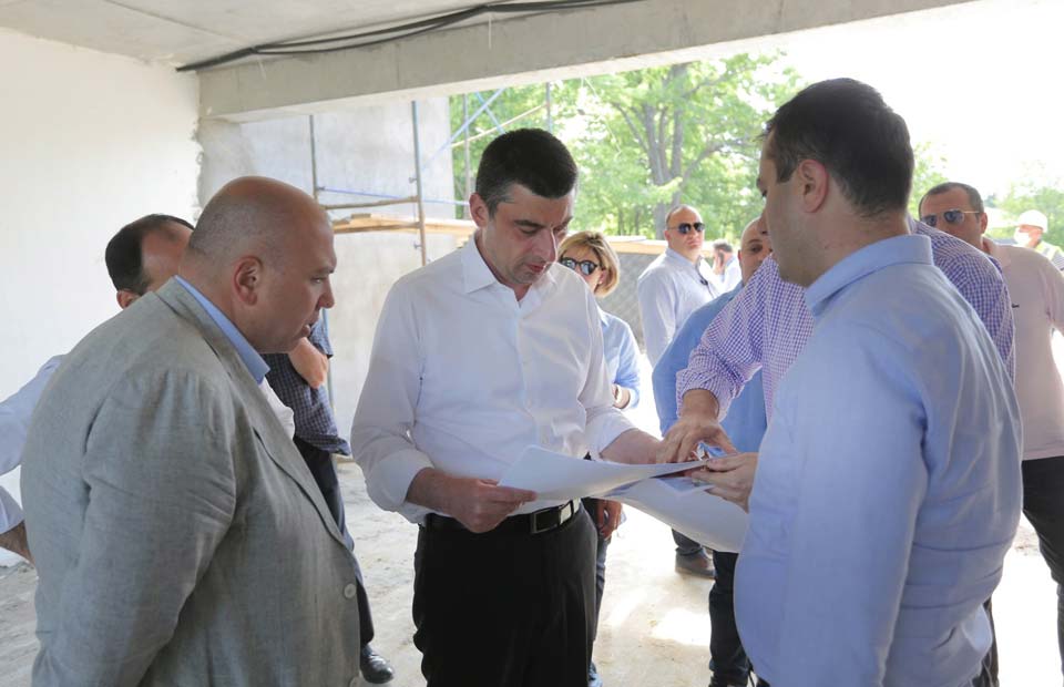 PM inspects construction works of school in Mejvriskhevi village