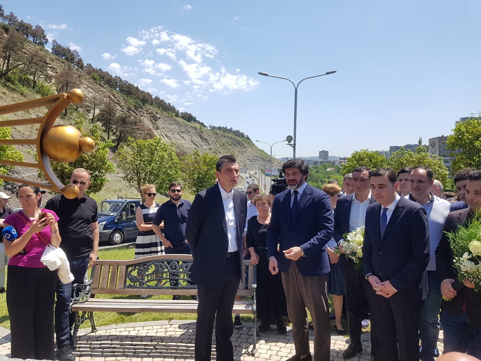 Георгий Гахария и Каха Каладзе возложили цветы к мемориалу погибшим в результате стихии 13 июня