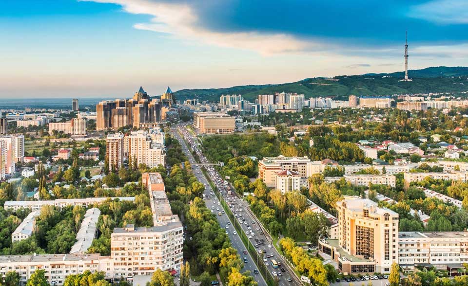 Qazaxıstanın ən böyük şəhəri, Almatıda əyləncə yerləri yenə bağlandı