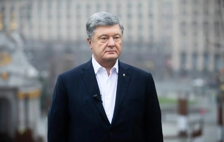 Украинская прокуратура требует предварительного задержания для Петра Порошенко или залога в 10 миллионов гривен