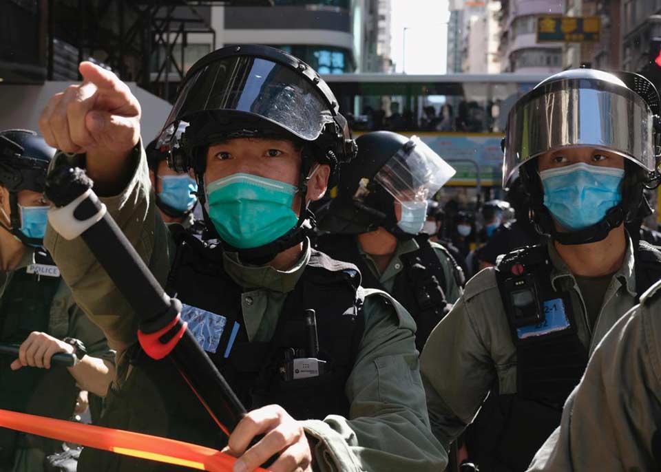 Honq Konqda, etiraz aksiyasında polis 53 insanı yaxaladı