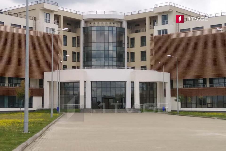 В больницу Рухи доставили четырех инфицированных COVID-19 пациентов из оккупированной Абхазии