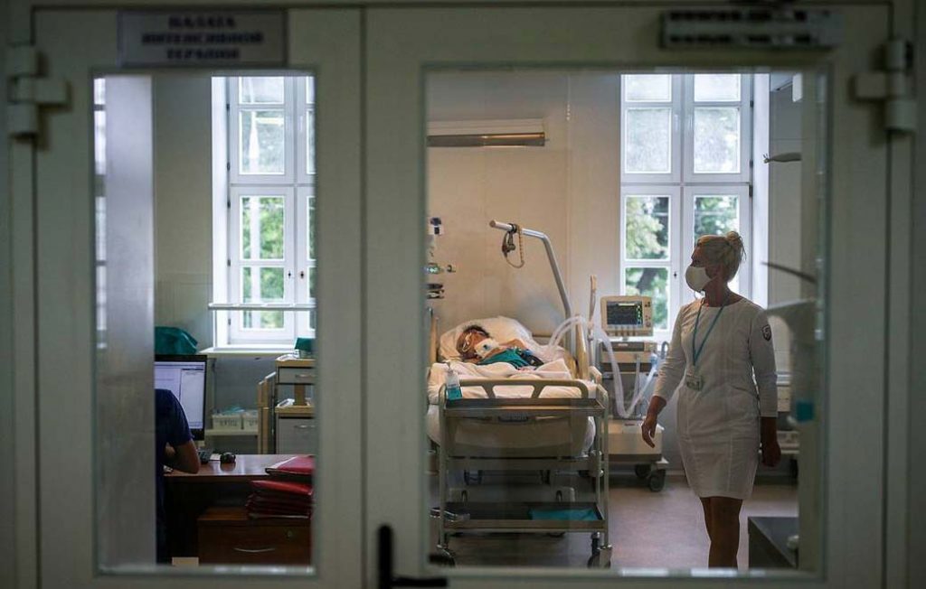 Russia reports record high of 21,983 new Covid-19 cases