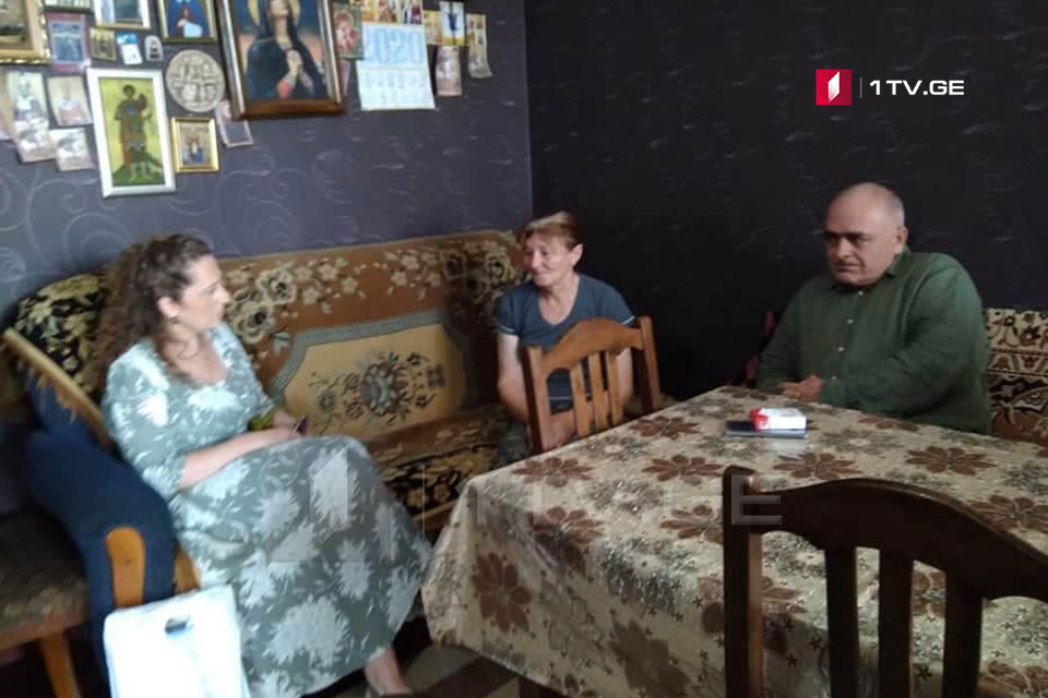 Важа Гаприндашвили навестил семью Зазы Гахеладзе