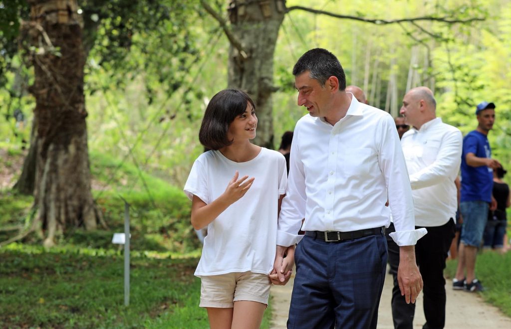 PM visits Dendrology Park together with daughter (Photo)