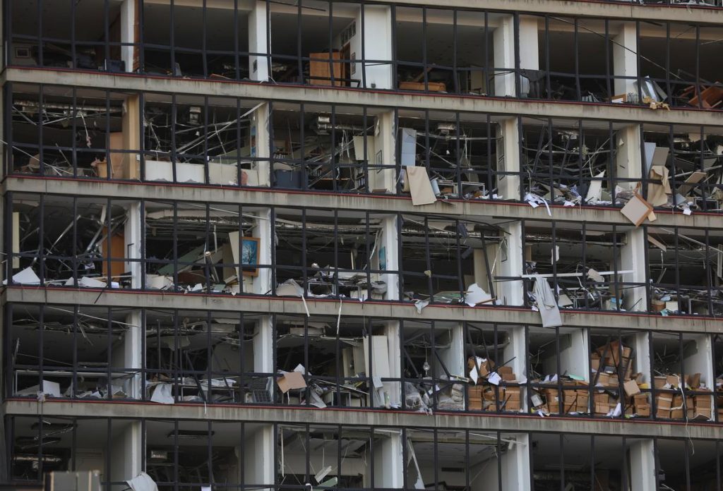 Число погибших в результате мощного взрыва в Ливане возросло до 100 человек