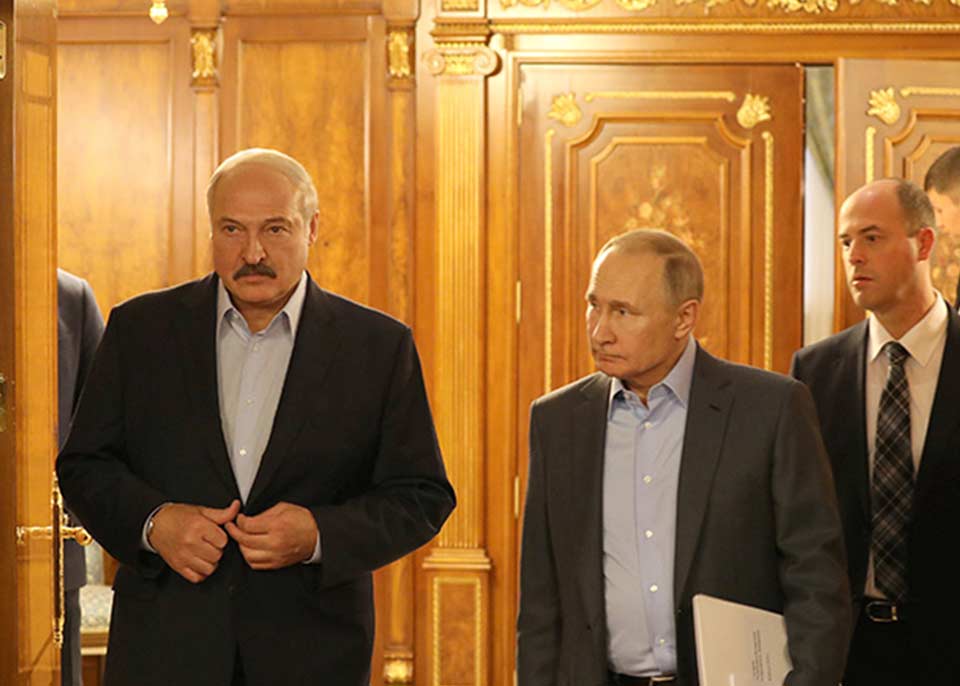 Belarus prezidentinin mətbuat katibi - Lukaşenko Putindən xahiş etdi ki, Merkelə, Belarusun işlərinə qarışmamasını çatdırsın