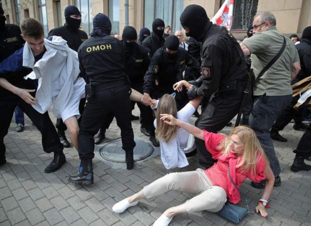 По данным МВД Беларуси, в Минске задержано 125 митингующих