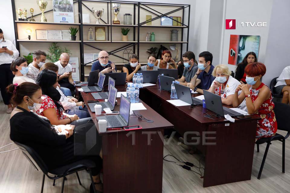 Jonathan Stoneman conducts training for journalists of Georgian Public Broadcaster [Photos]