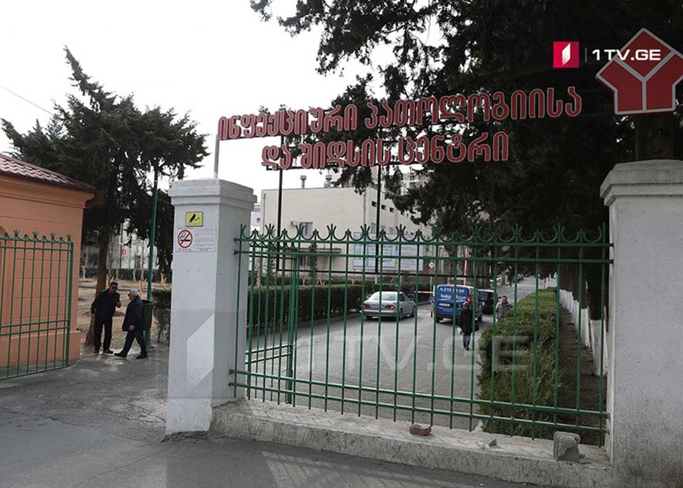 В Тбилисской инфекционной больнице заявляют, что тест больше не фиксировал коронавирус у 24-го умершего пациента, у него были тяжелые сопутствующие заболевания