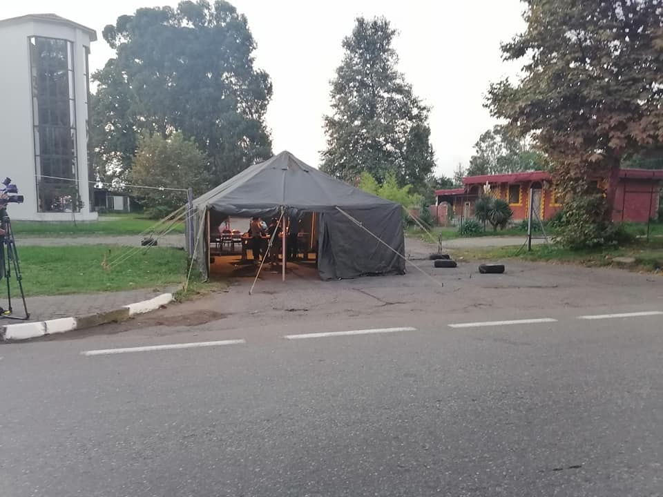 Batumi girişində termoskrininq üçün çadır yerləşdirildi