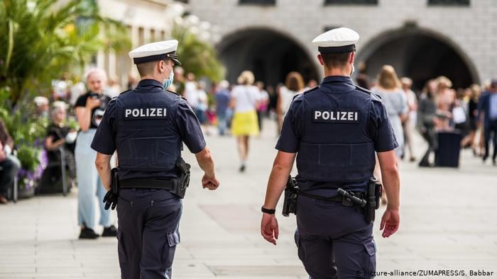 Almaniyada sosiyal şəbəkədə ultra-sağçı materiallar yaydıqları üçün 29 polisin səlahiyyəti dayandırıldı