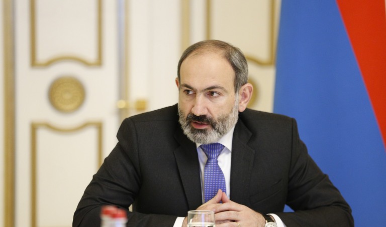 Правительство Армении объявило военное положение