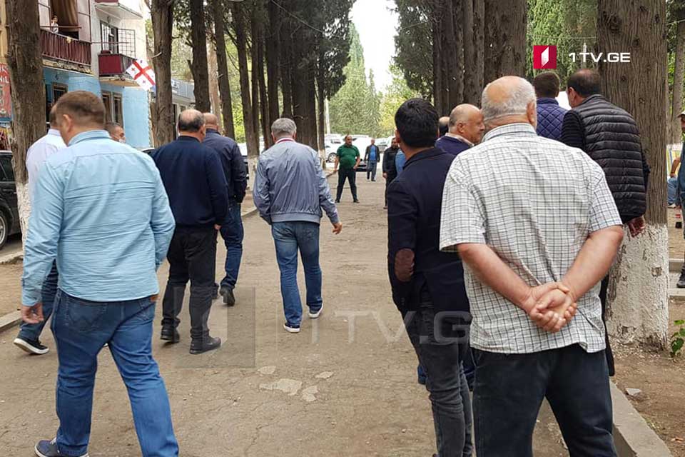 Incident between supporters of National Movement and Georgian Dream took place near the Marneuli district election commission