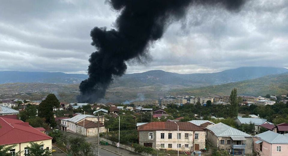 Հայաստանի պաշտպանության նախարարության տեղեկությամբ, Ստեփանակերտը ռմբակոծվում է՝ «Սմերչ», «Պոլոնեզ» և «Կիսիրգա» հրթիռային կայաններով