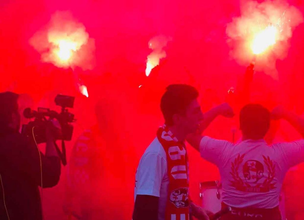 Fans cheer Georgia national football team upon entering stadium