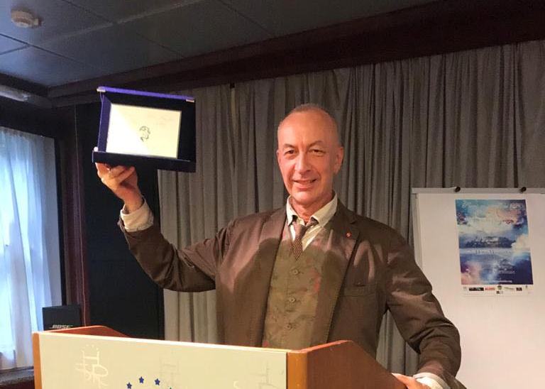 Դավիթ Մաղրաձեին «Poetry on the lake» անգլիական հրատարակության և «UNESCO»-ի կոմիտեի մրցանակաբաշխությանը փոխանցվել է մրցույթի գլխավոր մրցանակը