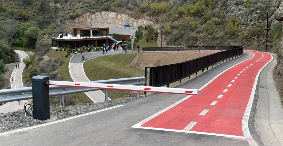 Adventure-recreational space and Bike lanes arranged in Botanical Garden with Cartu funding