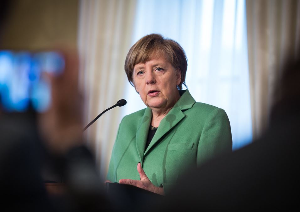 Koronavirusun rekord göstəricisinə görə, Angela Merkel əhalini evdə qalmalarına çağırır
