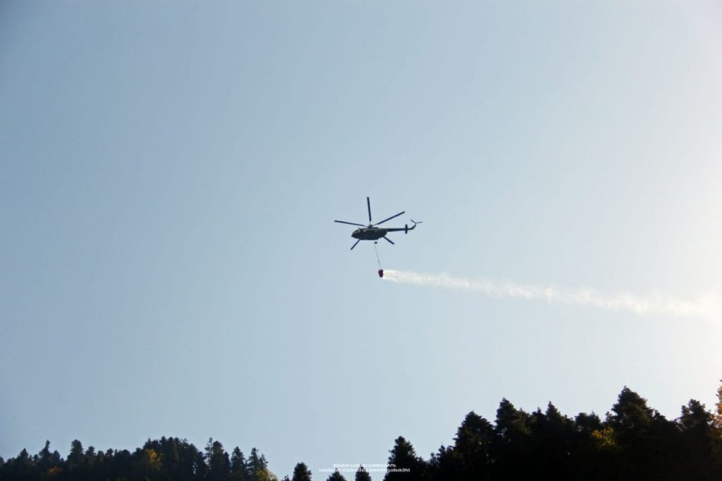 Svanetidə Latali kəndində baş verən yanğının likvidasiya işlərinə helikopter qoşulub