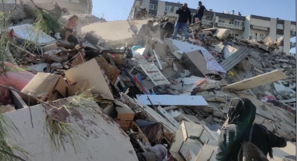 В результате землетрясения мощностью 6,7 магнитуды у греческого острова Самос пострадали восемь человек
