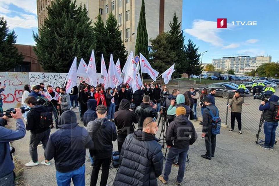 Members of Aghmashenebeli Strategy held protest at CEC