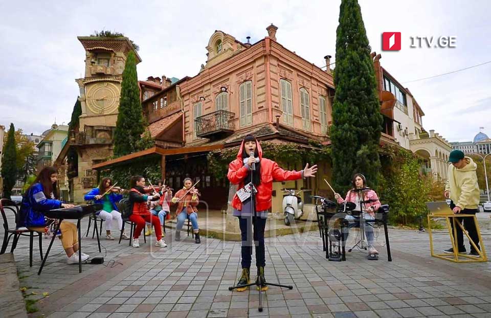 Presentation of video clip of JESC entry song held