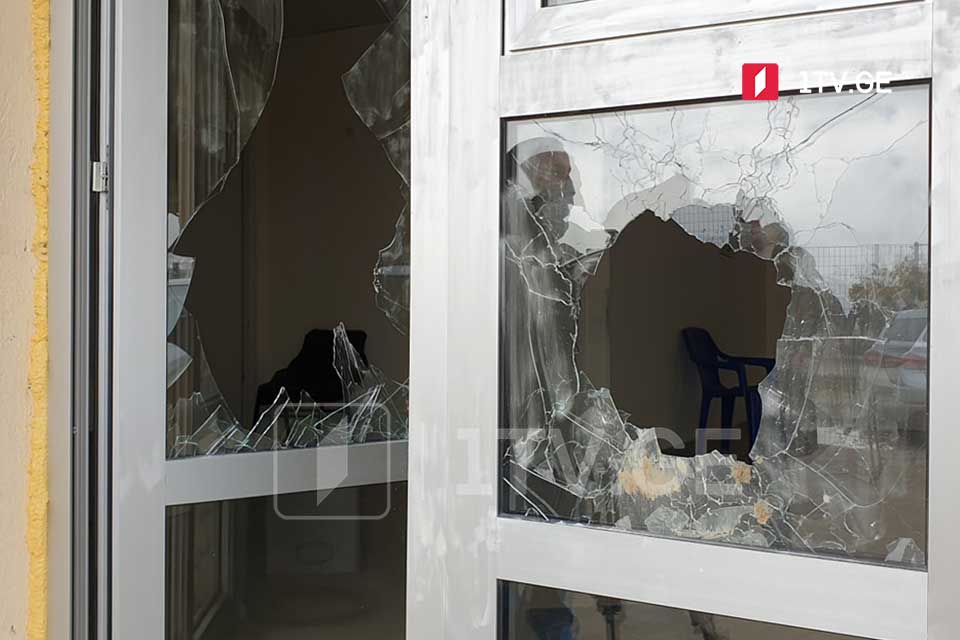 В Госпитале Тбилисского моря заявляют, что грабители обстреляли клинику и забрали деньги (фото)