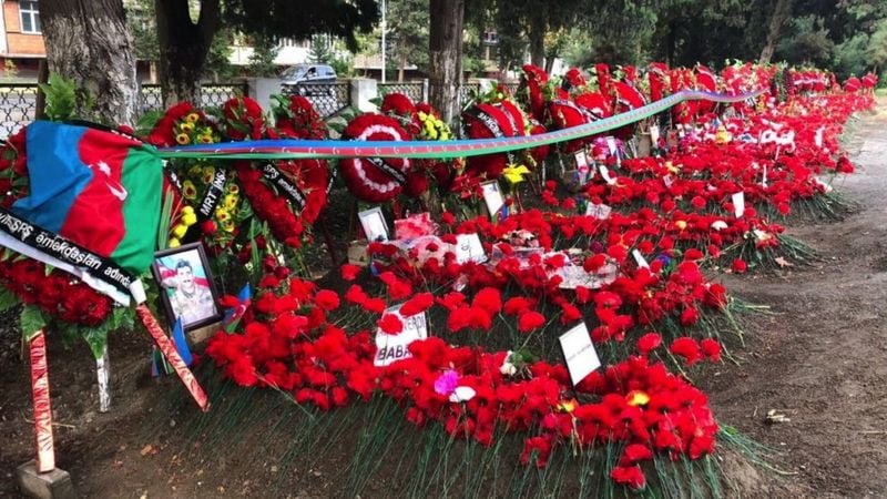 Ադրբեջանի պաշտպանության գերատեսչության տվյալներով, Լեռնային Ղարաբաղում ռազմական գործողությունների ընթացքում մահացել է 2 783 ադրբեջանցի զինվորական, 100-ից ավելը համարվում է անհետ կորած