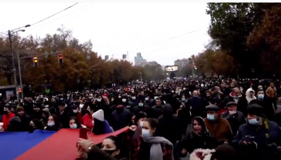 Երևանում ընթանում է Նիկոլ Փաշինյանի հրաժարականի պահանջով բողոքի ցույց