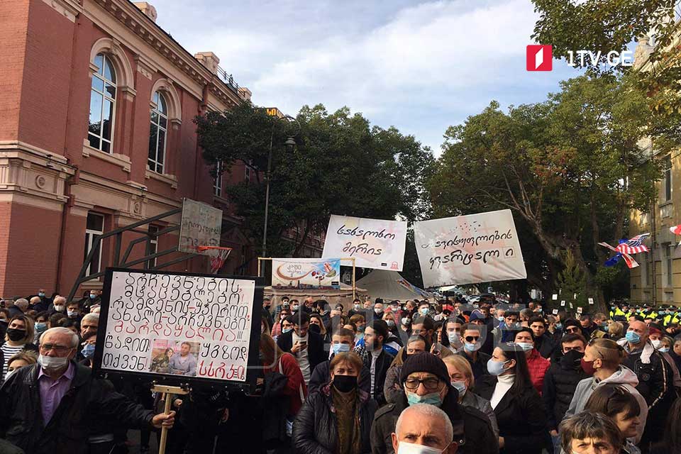 Police apprehend six protesters in Batumi