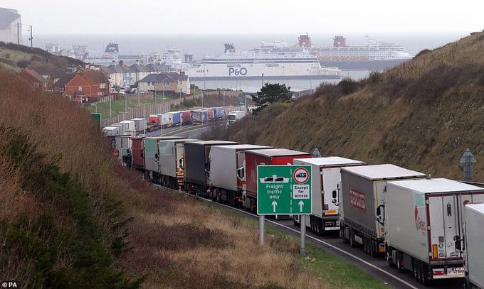 Մեծ Բրիտանիայի Կենտի կոմսությունում հարյուրավոր բեռնատարներ սպասում են Ֆրանսիայի սահմանի բացմանը