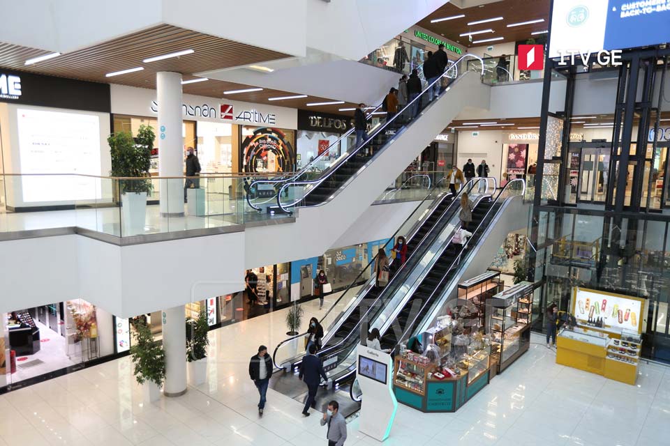 Gov't assures malls, shops to reopen on February 1