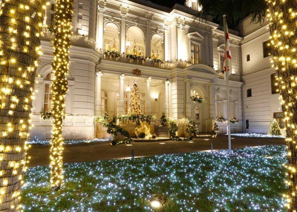 С 31 декабря по 7 января желающие смогут осмотреть двор дворца Орбелиани, украшенный к Новому году
