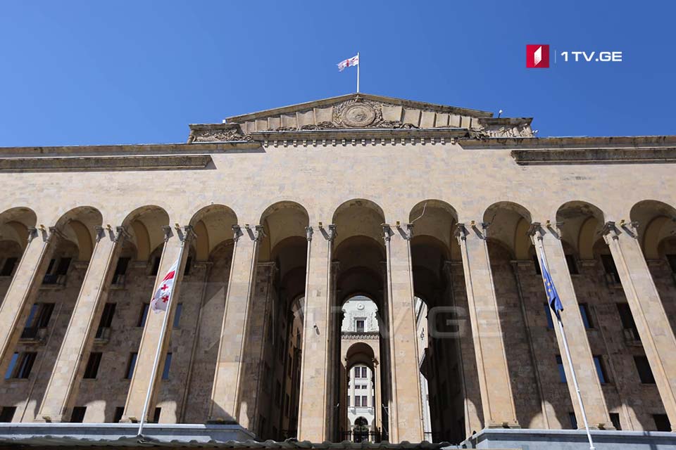 Парламент Грузии с 4 января приступит к рассмотрению вопроса о прекращении полномочий депутатов от оппозиции