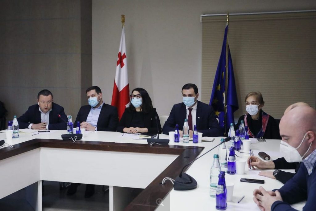 Government meets representatives of shopping malls amid pandemic