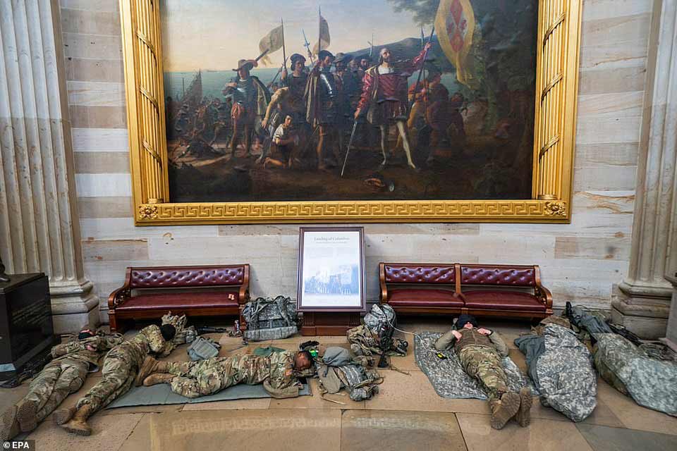 Ազգային գվարդիայի զինվորականները Կապիտոլիումի շենքում (ֆոտոշարք)