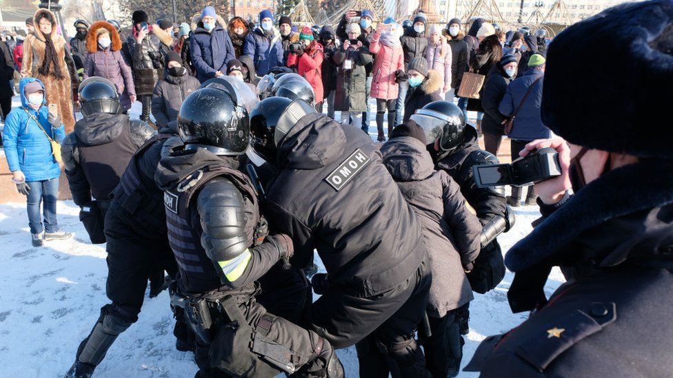 «Բի Բի Սիի» հաղորդմամբ, Ռուսաստանում ձերբակալել են բողոքի ցույցերի ավելի քան 2000 մասնակցի