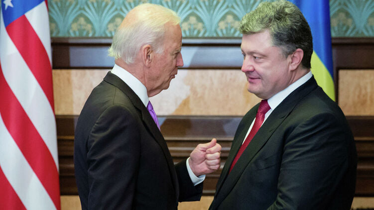 По информации медиа, в Украине возбуждено два уголовных дела против Джо Байдена и Петра Порошенко